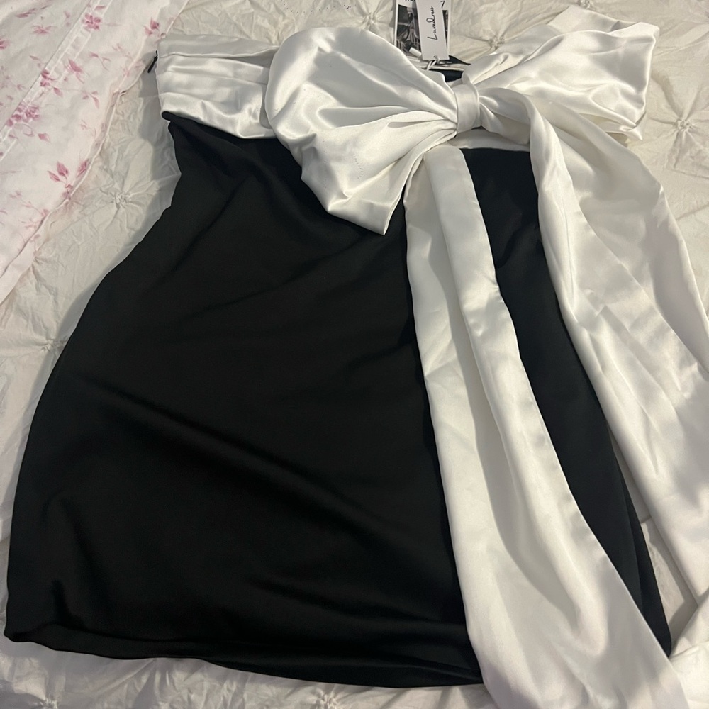 Size M, black semi formal dress with white satin bow! From an Australian brand